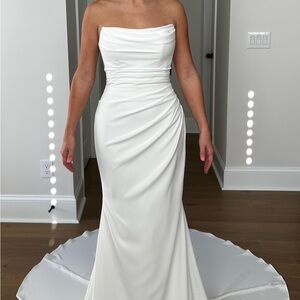 White Off-the-Shoulder Sleeveless Wedding Gown